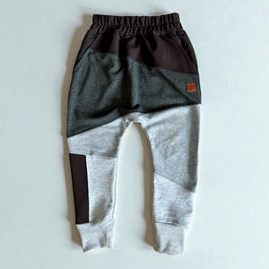 Patchwork Baggy Kinderhose - Schwarz, Graphite & Grau, handgefertigte Zero Waste Baumwollhose