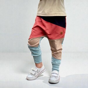 Pantaloni della tuta per bambini Zero Waste con patchwork – Pantaloni da gioco unisex fatti a mano