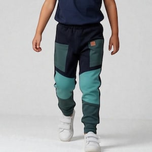 Wytrzymałe spodnie chłopięce ze wzmocnionymi kolanami – czarno-zielone, ręcznie robione, odporne na rozdarcia spodnie do zabawy