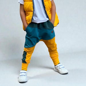 Pantalon de survêtement patchwork zéro déchet pour enfants - émeraude et jaune, pantalon de jeu unisexe fait main