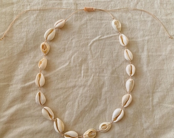Cowrie shell necklace!(adjustable)