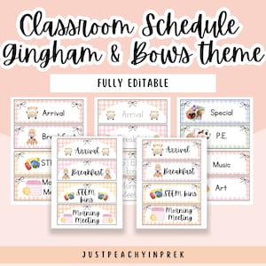 Könnte beinhalten: Druckbare Klassenzimmer-Zeitplankarten im Gingham- und Schleifen-Design. Die Karten zeigen Illustrationen eines Schulbusses, eines Mädchens beim Frühstück, STEM-Behältern und einer Morgenversammlung. Der Text auf den Karten lautet "Ankunft", "Frühstück", "STEM-Behälter", "Morgenversammlung", "Besonderes", "Sport", "Musik" und "Kunst".