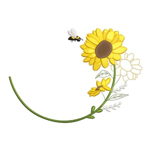 Puede incluir: Diseño de bordado de girasol amarillo con centro marrón y una pequeña abeja volando cerca. El diseño incluye un tallo y hojas verdes, y una flor parcialmente delineada. El diseño está sobre un fondo blanco.