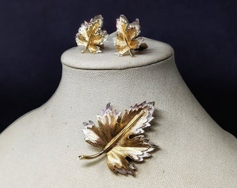 NOELSarah Coventry 葉のモチーフ ブローチ　10%オフ♪ SARAH COVENTRY Jewelry Set: Flower Brooch & Clip Earrings - Etsy