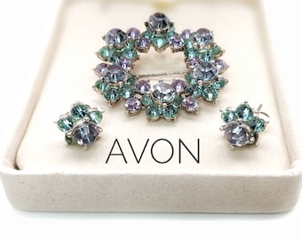 Ensemble de broches couronnes en strass AVON et boucles d'oreilles vintage : bijoux fantaisie pastel