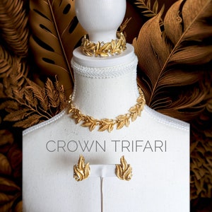 Vtg CROWN TRIFARI Brushed Golden-toned Trifanium Parure Set - 3 Leaf Pattern - Choker Necklace, Clip Earrings & Bracelet - MCM Collectible!