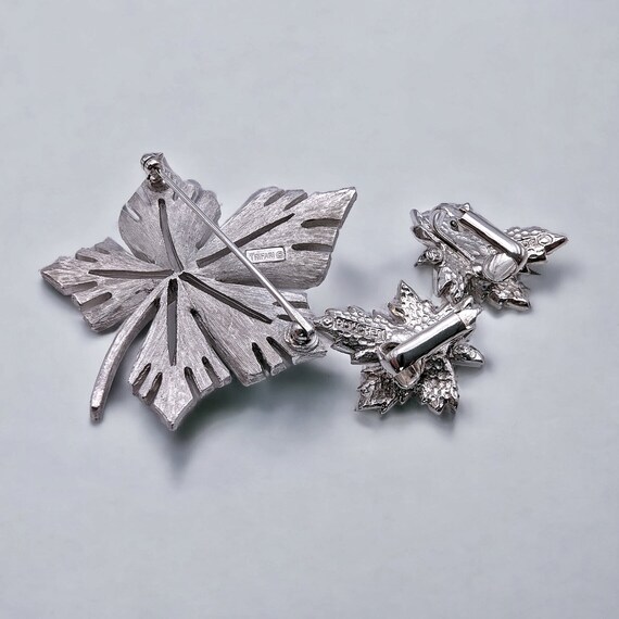 1960 MCM Trifari Matte Silver Maple Leaf Brooch &… - image 5