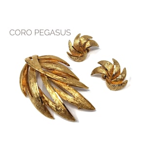 50s signed &quot;CORO PEGASUS&quot; Brushed Gold Plate Leaf Brooch Earring Demi Parure Set - Collectible Costume Jewelry Figural Pin & Clip-on Earring
