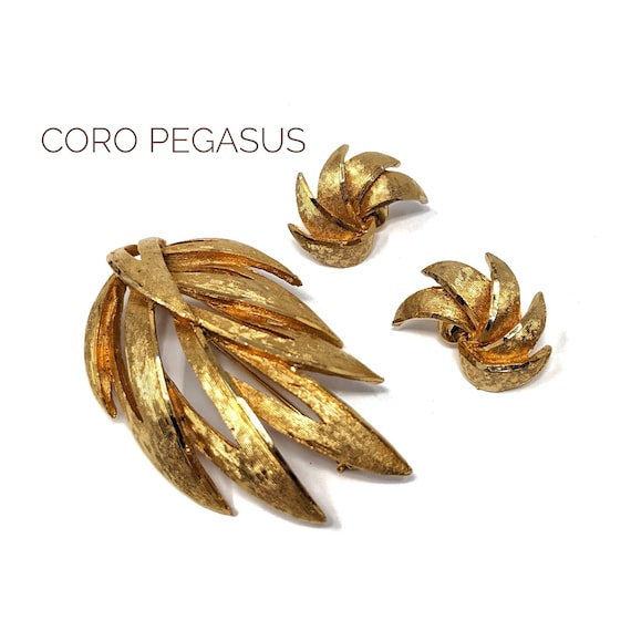 Vintage CORO PEGASUS Gold Plate Leaf Brooch Earring Set - Etsy Canada