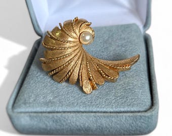 Marcel Boucher Gold Plated Shell Brooch: Avon of Belleville