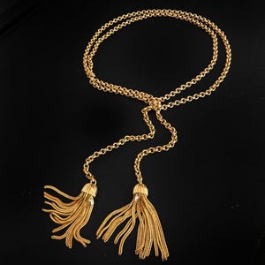 1970s Extra Long 44" Vintage Tassel Lariat Necklace | Gold Plated Rolo Chain | 2" Braided Fringe Tassels | 47g Versatile Statement Wrap