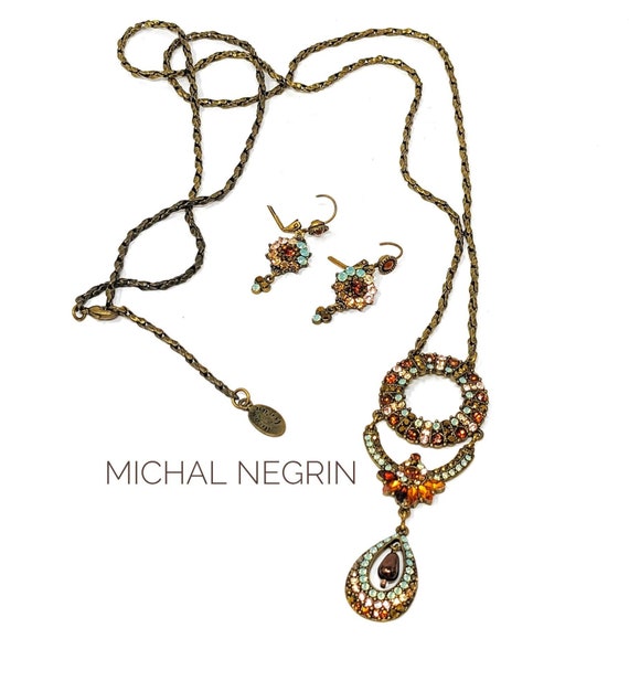 Israeli earring shop designer