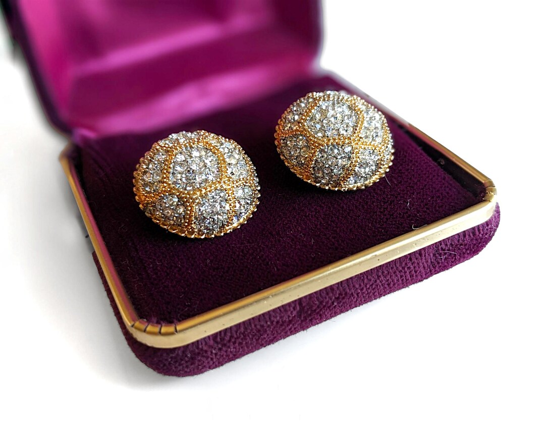 Beautiful, fun and classy long Henri Bendel earrings  Henry Bendel Elegant Gold and Purple Swarovski Earrings display picture 1