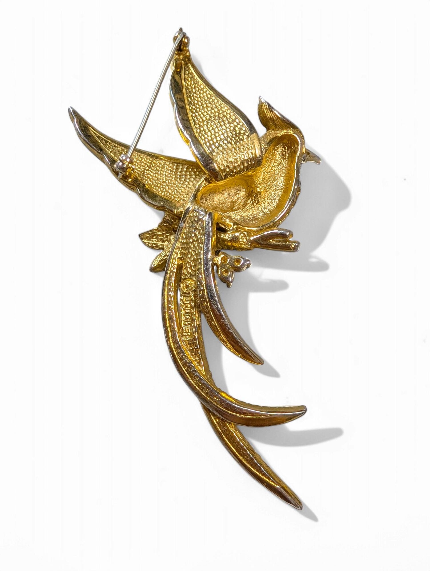Broche Vintage Marcel Boucher En Plaqué Or Avec Strass Rouge Rubis Et Motif Swirl Oiseau Déco
