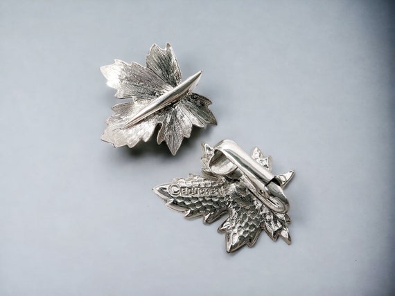 1960 MCM Trifari Matte Silver Maple Leaf Brooch &… - image 8