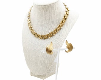 Vintage - TRIFARI / CROWN TRIFARI Gold Link Choker Necklace Vintage - TRIFARI / CROWN TRIFARI Gold Link Choker Necklace
