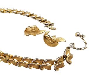 Vintage - TRIFARI / CROWN TRIFARI Gold Link Choker Necklace With 