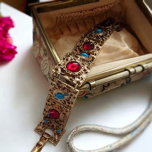 VTG Etruscan Victorian Revival Turquoise & Red Glass Cabochon, Goldtone Filigree Panel Link Bracelet - Unsigned CORO