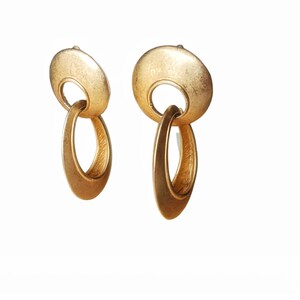 Signed ©P.E.P Erwin Pearl Chunky MODERNIST Satin Gold tone Door Knocker Statement Earrings Designer Signed Drop Earrings image 7