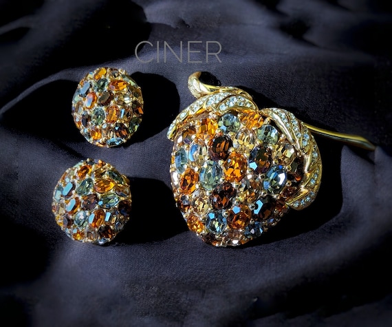 Ciner brooch discount