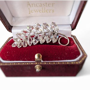 カール・アートのサイン入りスターリングシルバーリーフブローチ｜マーキーズクリスタルオープンバックボタニカルピン｜ヴィンテージCAアローロゴ.925刻印