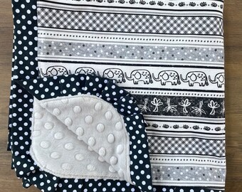 Manta Minky pequeña con elefante blanco y negro...Se puede personalizar