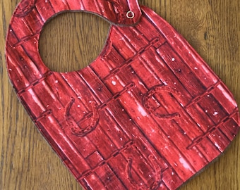 Red Barn Wood en Hoefijzer Minky Baby/Peuter Slabbetje