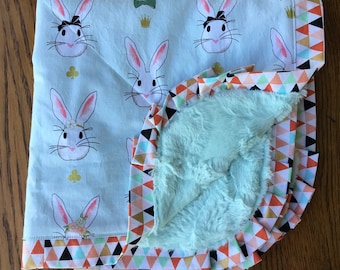 Couverture lapin avec haut-de-forme Plus petite couverture en minky - Peut être personnalisée