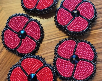 Broche de amapola con cuentas hechas a mano – Pin conmemorativo – Flor de cuentas rojas – Pin de homenaje hecho a mano