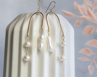 Hammered Gold Arch Earrings with Freshwater Pearl Dangles, 14k Gold Filled, June Birthstone, Bridal Earrings