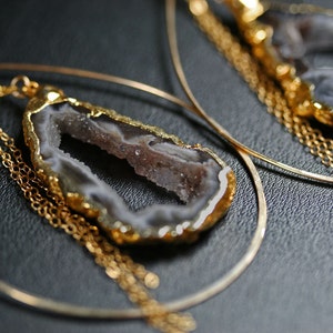 Druzy Earrings Large Hoop Earrings Geode Earrings Dark Grey Brown Druzy Earrings Drusy Earrings Hammered Hoop Earrings zdjęcie 3