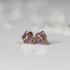 Raw Pink Amethyst Stud Earrings, Minimalist Earrings, Pink Crystal Earrings, February Birthstone, Birthday Gift, Sterling Silver, 14k Gold F zdjęcie 2