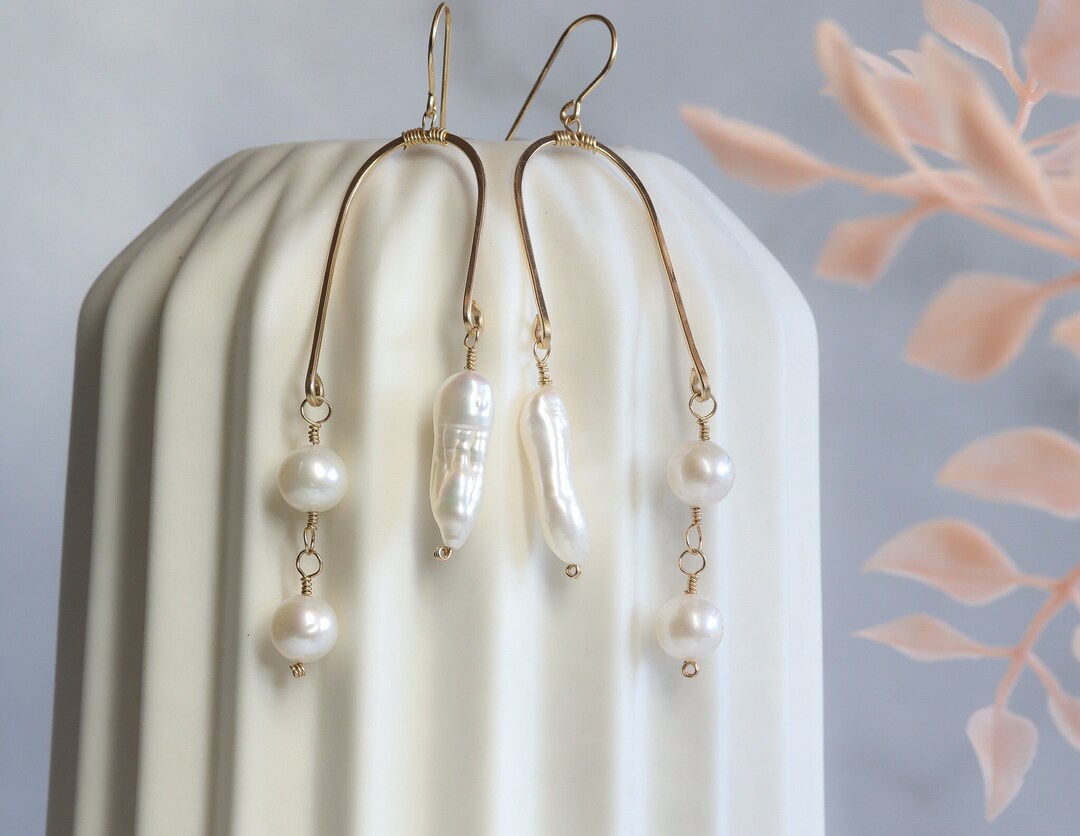 Gold Sparkle Arch Earring