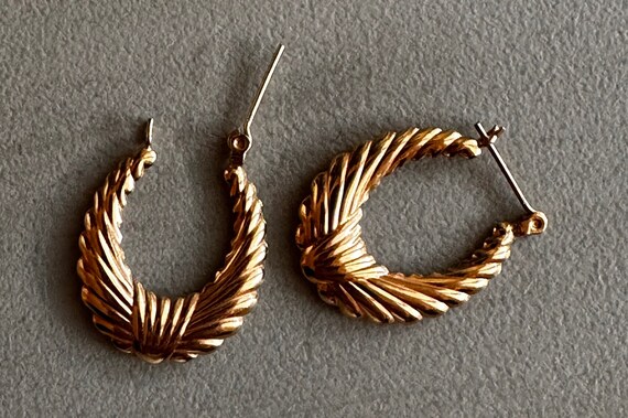 14k Solid Yellow Gold Vintage Hoop Earrings - image 1