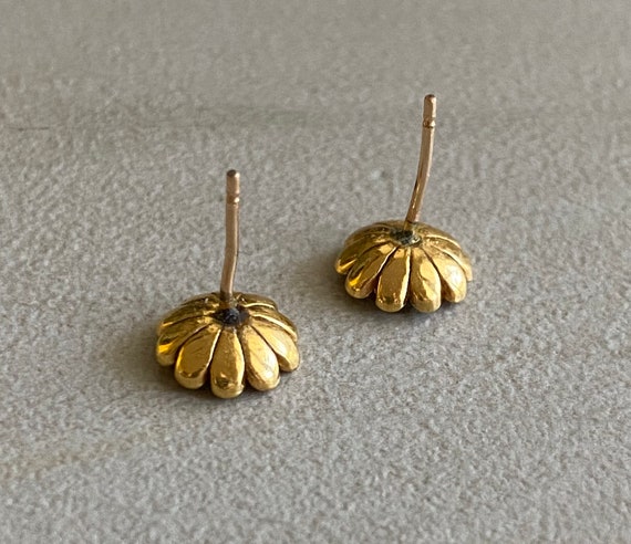 10k solid gold daisy flower vintage enamel earrin… - image 3