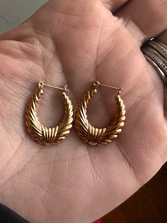 14k Solid Yellow Gold Vintage Hoop Earrings - image 3