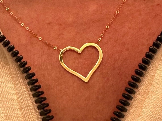 14k Solid Gold Vintage Heart Necklace - image 1