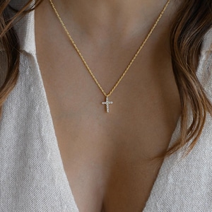 Collier croix en or 14 carats, collier croix, cadeaux chrétiens, collier minimaliste, collier de baptême, cadeau de Noël, cadeau d&#39;hallowen, cadeau femme