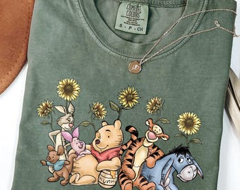 Camisa floral de Winnie the Pooh y sus amigos de Comfort Colors®, camisa de Disney Pooh, camisa de oso Pooh, camisa de Winnie the Pooh, camisa de la familia Disney
