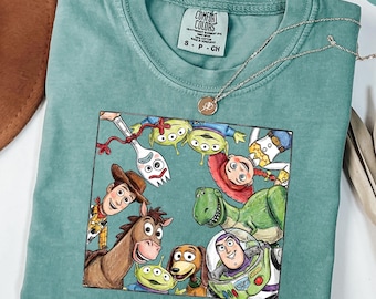 Camiseta Comfort Colors® Retro Pixar Toy Story "Tienes un amigo en mí" con foto, Toy Story Land, Woody, Buzz, Jessie, Bullseye, camiseta para viaje a Disney.