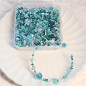 100g Beads Soup Box! Aggiornamento 18/12 Disponibile in una varietà di combinazioni di colori, un colore, una scatola, fino a esaurimento scorte. Perline di vetro/perline di semi