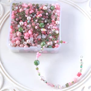 100g Beads Soup Box! Aggiornamento 01/02 Disponibile in una varietà di combinazioni di colori, un colore, una scatola, fino a esaurimento scorte. Perline di vetro/perline di semi