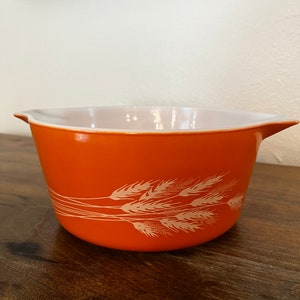 Pyrex Autumn Harvest Vintage 1.5 liter round casserole dish