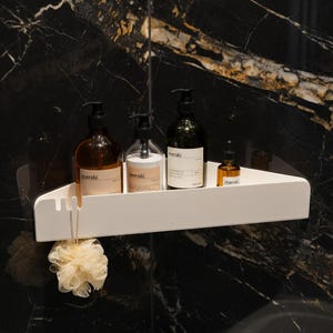 Estante triangular de pared para baño con ganchos | Organizador de esquina flotante de metal | Almacenamiento para ducha en acero inoxidable negro, blanco, grafito o espejo