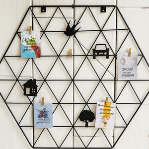 Tableau d'ambiance géométrique en métal – Organiseur mural moderne pour photos, notes et cartes postales – Designs ronds et hexagonaux