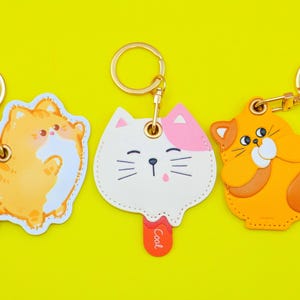 Lindo llavero con forma de gato para AirTag, accesorio para bolso o funda de cuero para AirTag.
