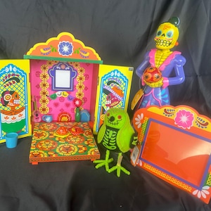 Mini Ofrenda and Day of the Dead decor lot. Dia De Muertos decoration.