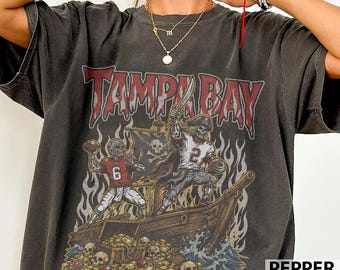 Camiseta de fútbol americano de Tampa Bay con calavera, camiseta vintage para aficionados de Tampa Bay, regalo para el día del partido para aficionados al fútbol americano, camiseta de fútbol americano Comfort Colors