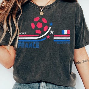 Retro France Soccer World 2026 Comfort Colors Shirt, 2026 Soccer Fan Shirt, Gift For Fan Fathers Day Bild 5