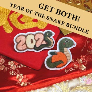 Lot de 2 autocollants en vinyle à broder mignon serpent porte-bonheur et année 2025 - Année du serpent, zodiaque chinois - Lot de 2 autocollants uniques
